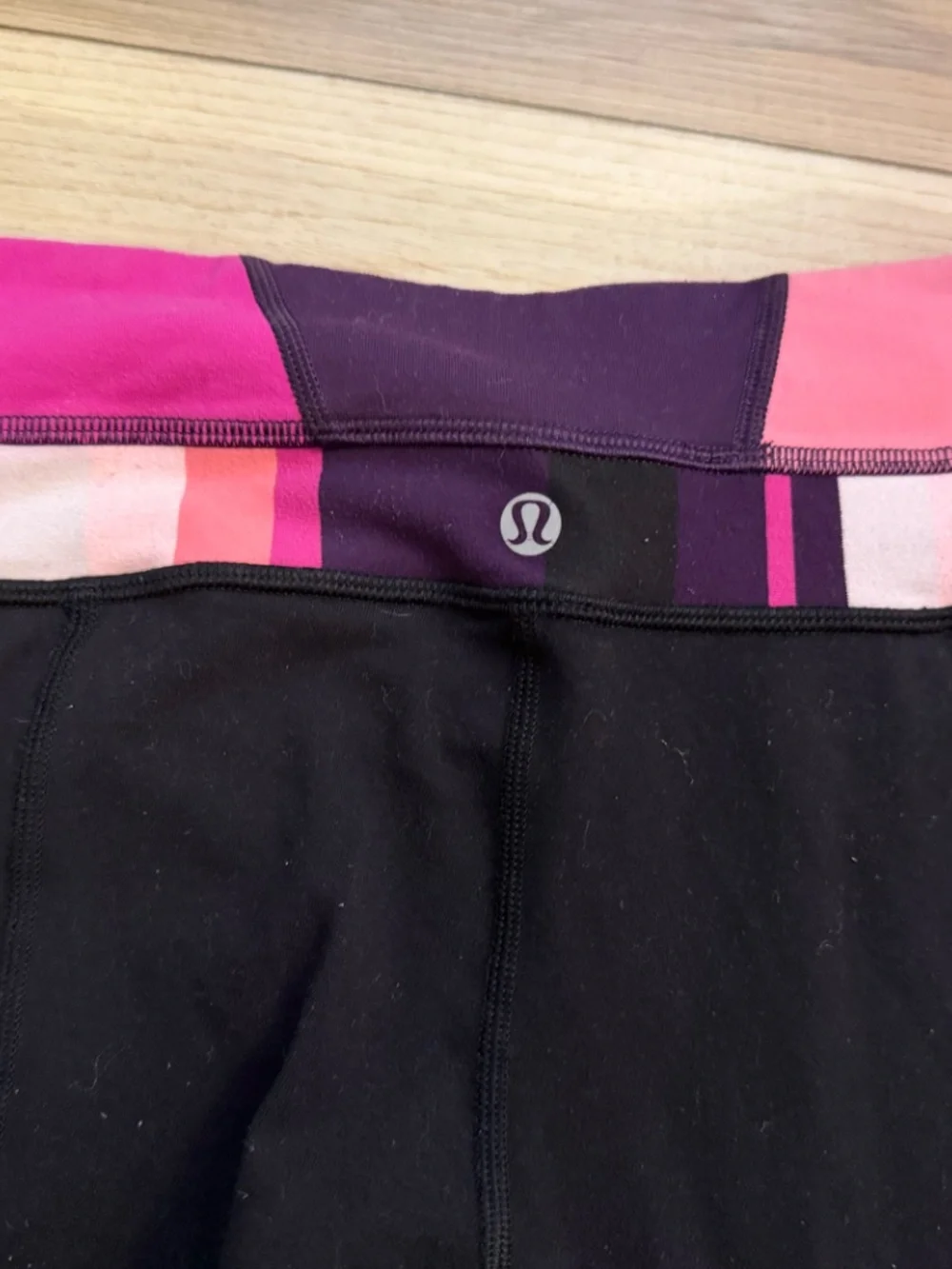 Lululemon Black Full Length Yoga Leggings Purple Pink Print Waist Size 6